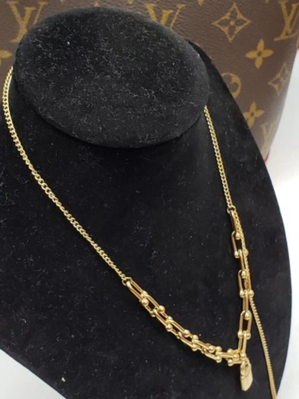 Gold-Plated Necklace with Authentic Louis Vuitton Padlock - Picture 2 of 10